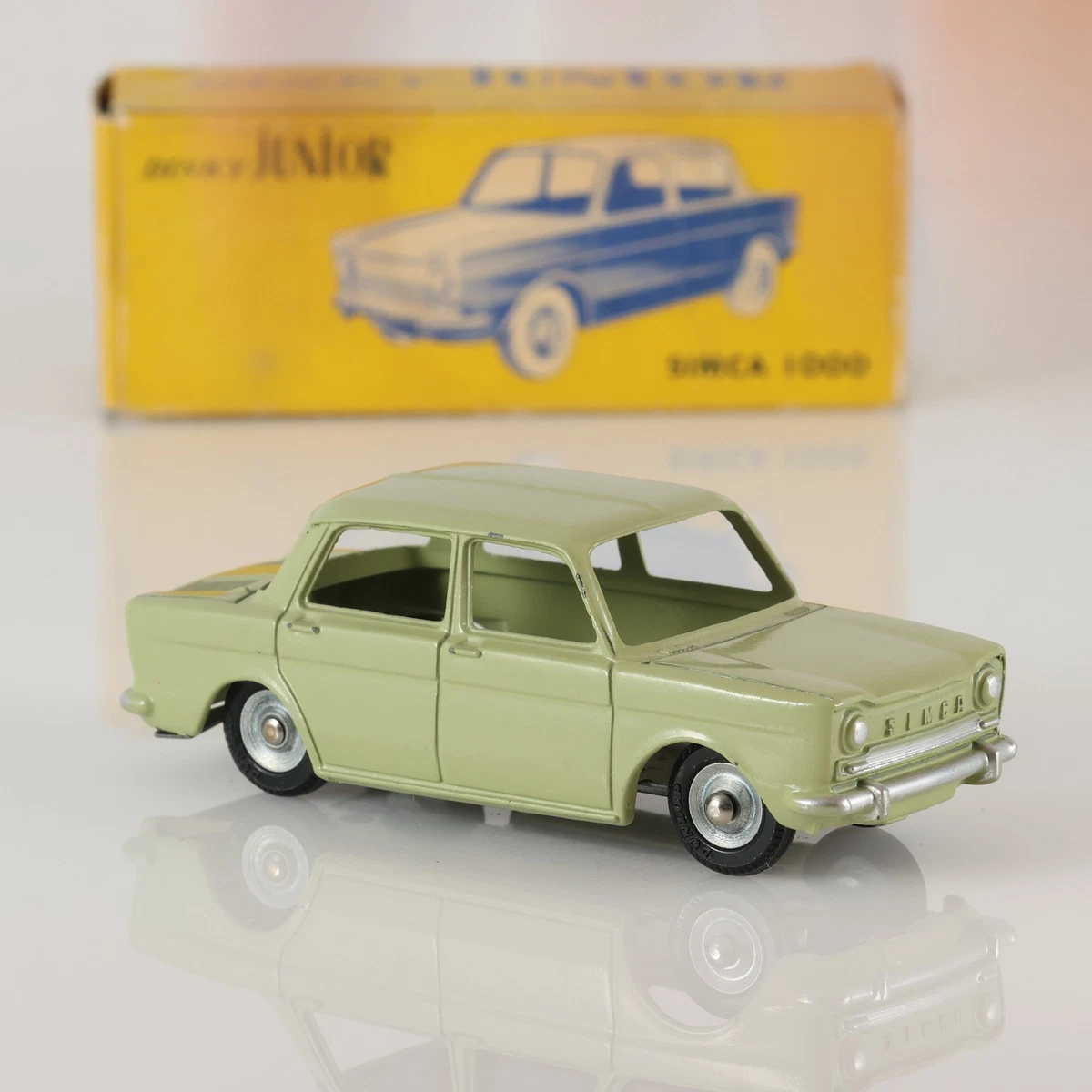 Les Dinky Toys série 100 – Filrouge automobile