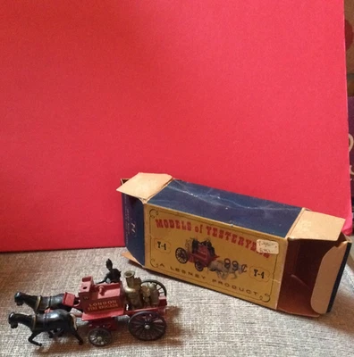 Lesney Yesteryear #Y-4 Shand Mason Horse Drawn Fire Engine w/ Original box. - Image 1 of 4