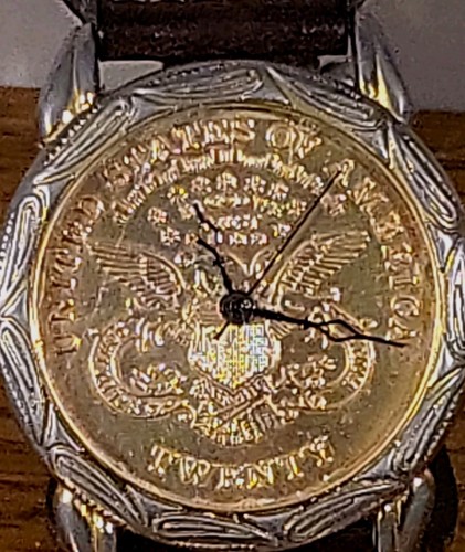 Seltene Uhr USA Münze. Lederarmband mit Ornamenten im Münzdesign. Läuft gut