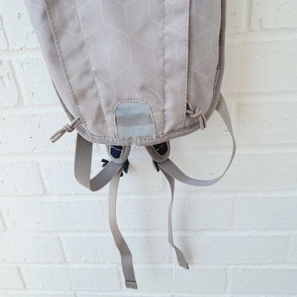 Ozark Trail 2L Hydration Backpack Hiking Sports Running Walking - Image 3 of 4