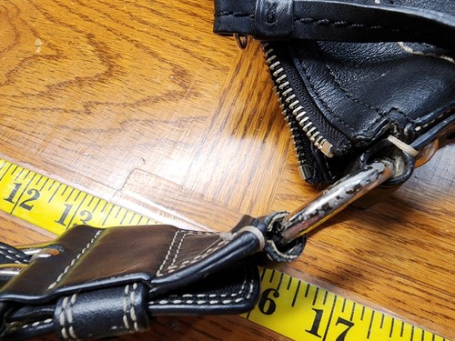 Borsa a tracolla Coach in pelle nera con fibbia plissettata F13730 - Foto 15 di 23