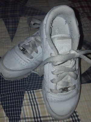 little white tennis shoes