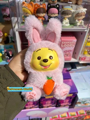 MINISO Winnie Puuh Freche Party Plüsch Vinyl Kunst Spielzeug Figur Geschenk Hase - Bild 1 von 3