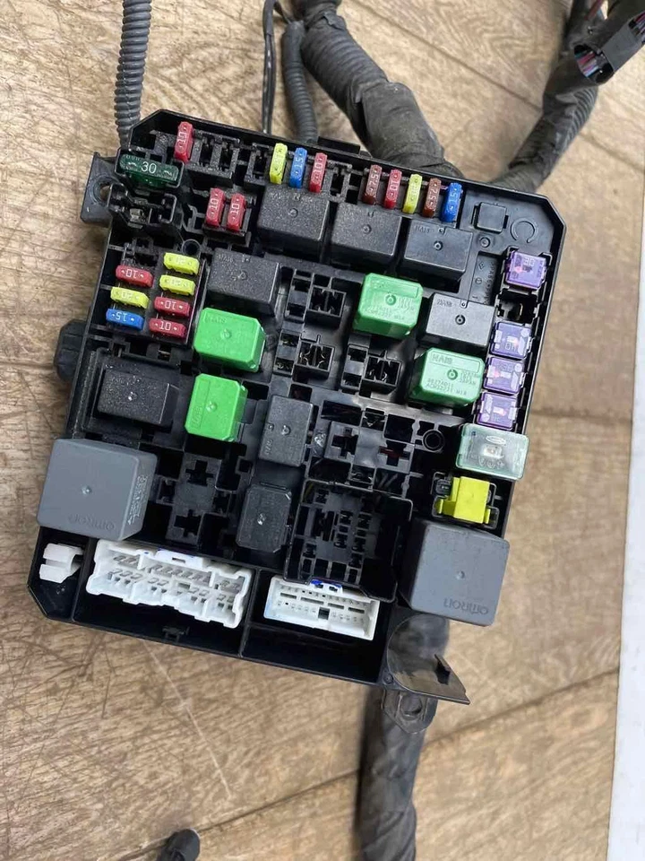 Se adapta a Outlander Sport 2.0 2012-2020 caja de fusibles de motor completa con arnés de cables OEM Foto 2 de 4