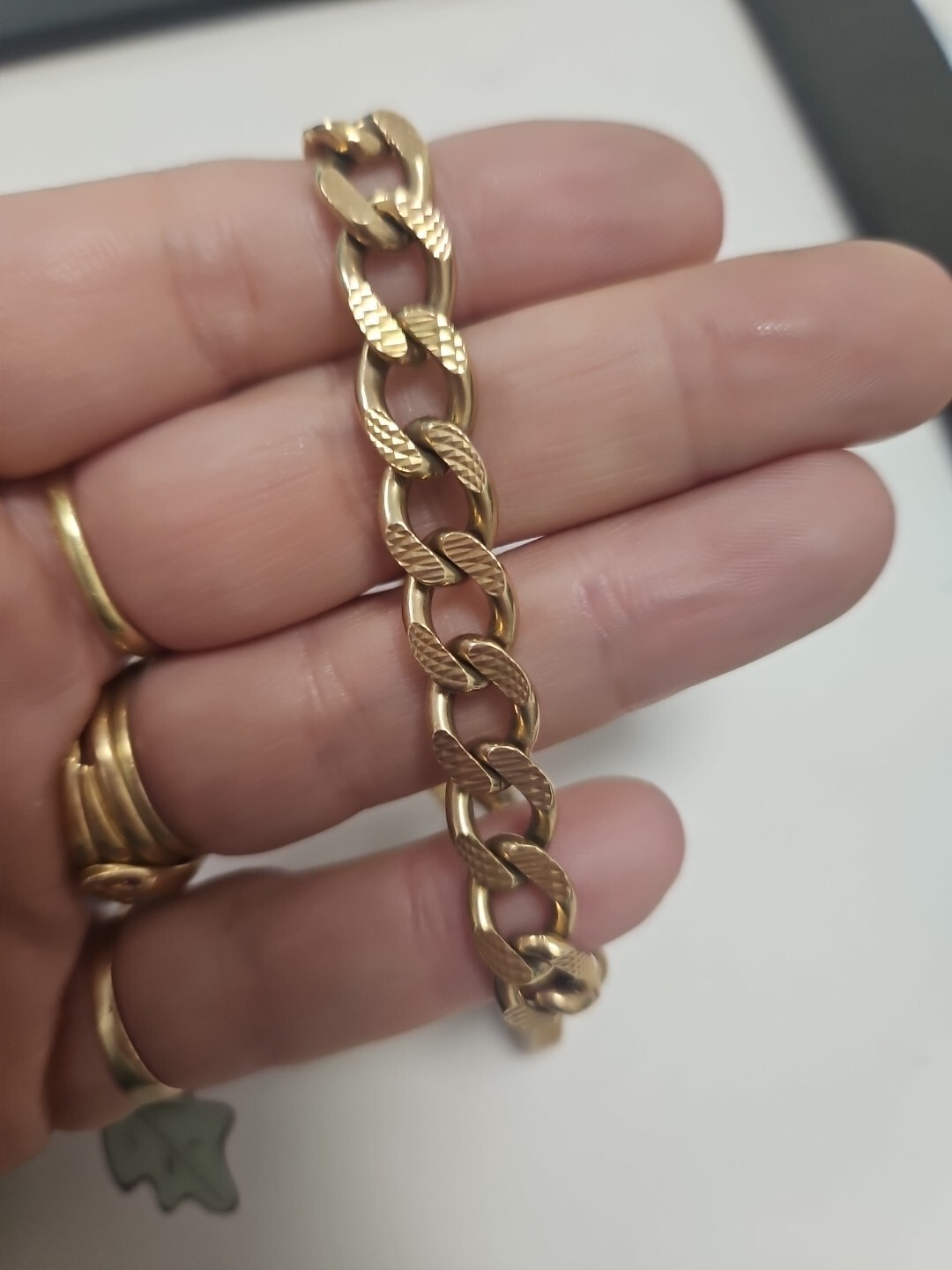 VINTAGE 9ct GOLD CHARM BRACELET  SOLID CURB LINKS WITH PADLOCK image 3
