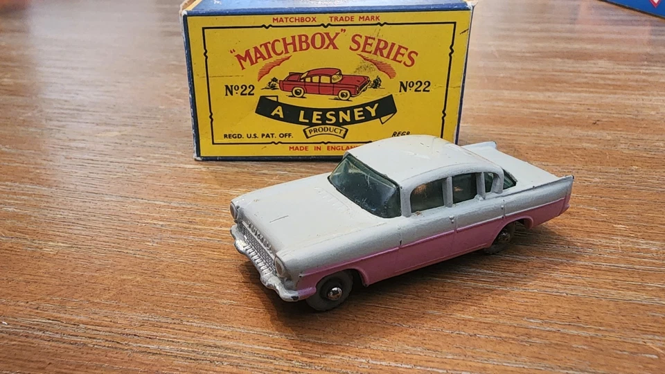 Matchbox No. 22B Vauxhall Cresta gris y rosa - ruedas plateadas - en caja Foto 2 de 4
