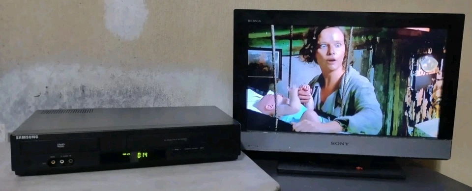 SAMSUNG DVD-V6800 COMBO LETTORE DVD/VHS 6 TESTINE STEREO CON TELECOMANDO  - Immagine 2 di 4