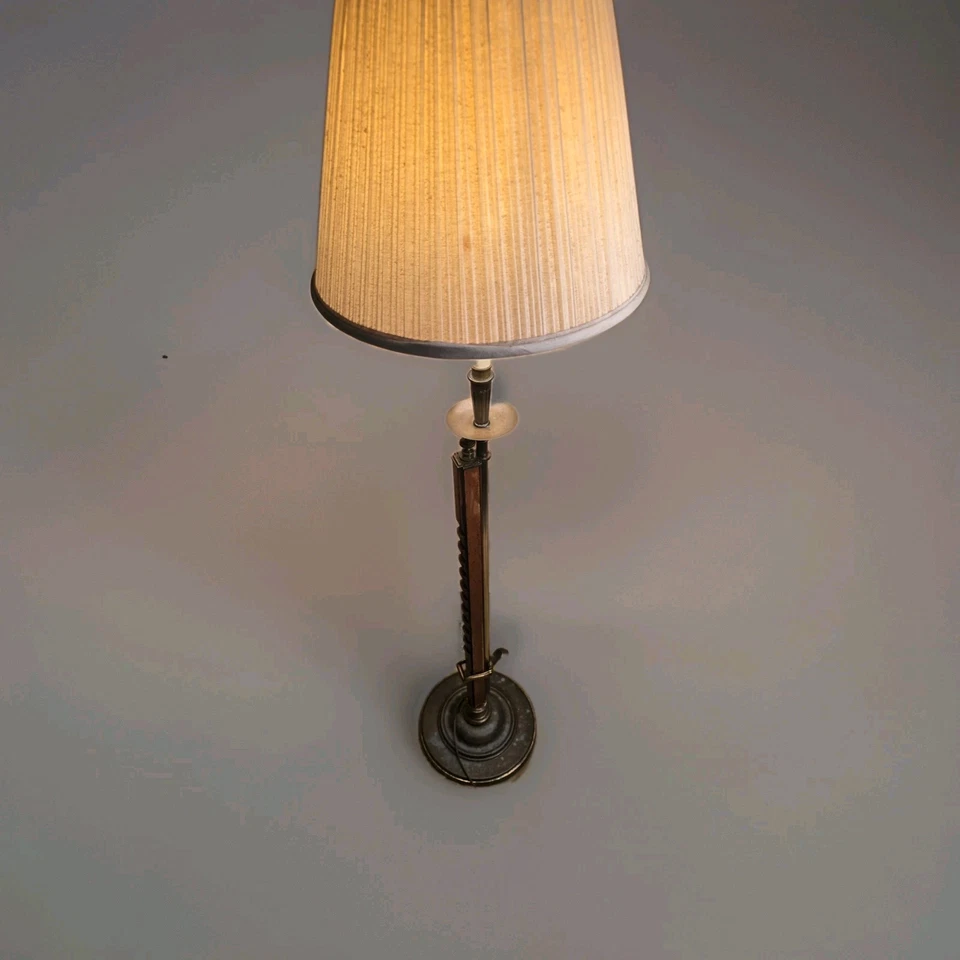 Lámpara de pie trinquete ajustable años 40 estilo Frances Elkins base de latón caoba Foto 2 de 4