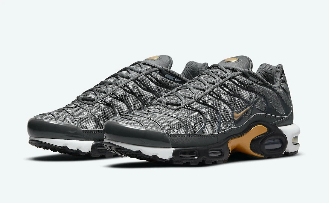 Nike Air Max Plus SE TN Tuned Iron Grey Metallic Gold Black DM7570