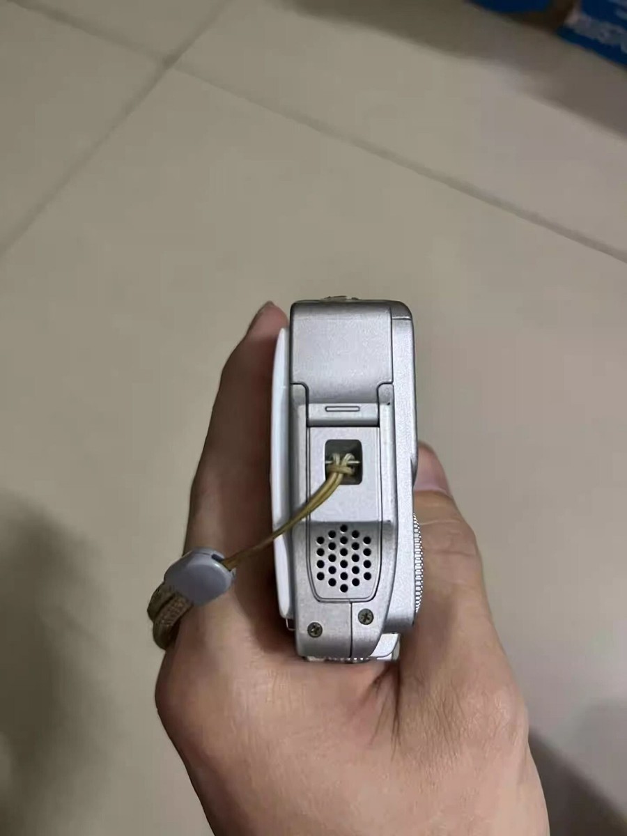 Olympus i:robe IR-500 4.0MP Digital Camera - Silver for sale Olympus i:robe IR-500 4.0MP Digital Camera - Silver for sale