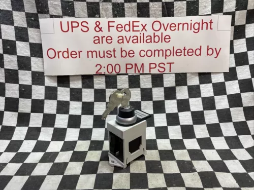 EATON M22-CK11, M22CK11, SERVICE SWITCH LASER SAFETY WITH KEY, SHIPSAMEDAY#103R9