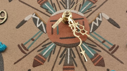 Vintage Native American Arrow Head Clock Sand Wall Art Sold "As Is" C1744 - Picture 9 of 12