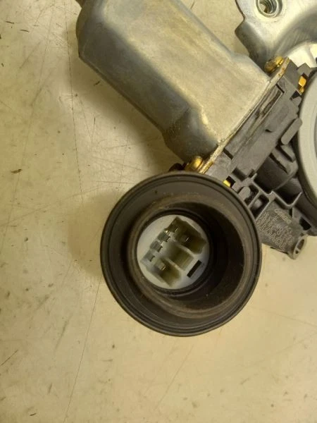 07-14 CONJUNTO REGULADOR VENTANA PUERTA DELANTERA LADO PASAJERO TOYOTA FJ CRUISER SR5 Foto 2 de 4