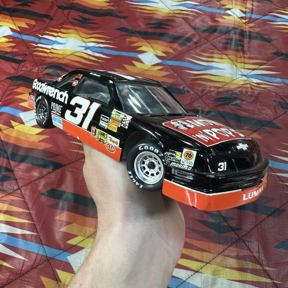 Neil Bonnett Revell 1991 Mom N Pops Nascar 1/24 Diecast Chevy Lumina #31 READ! - Image 2 of 4