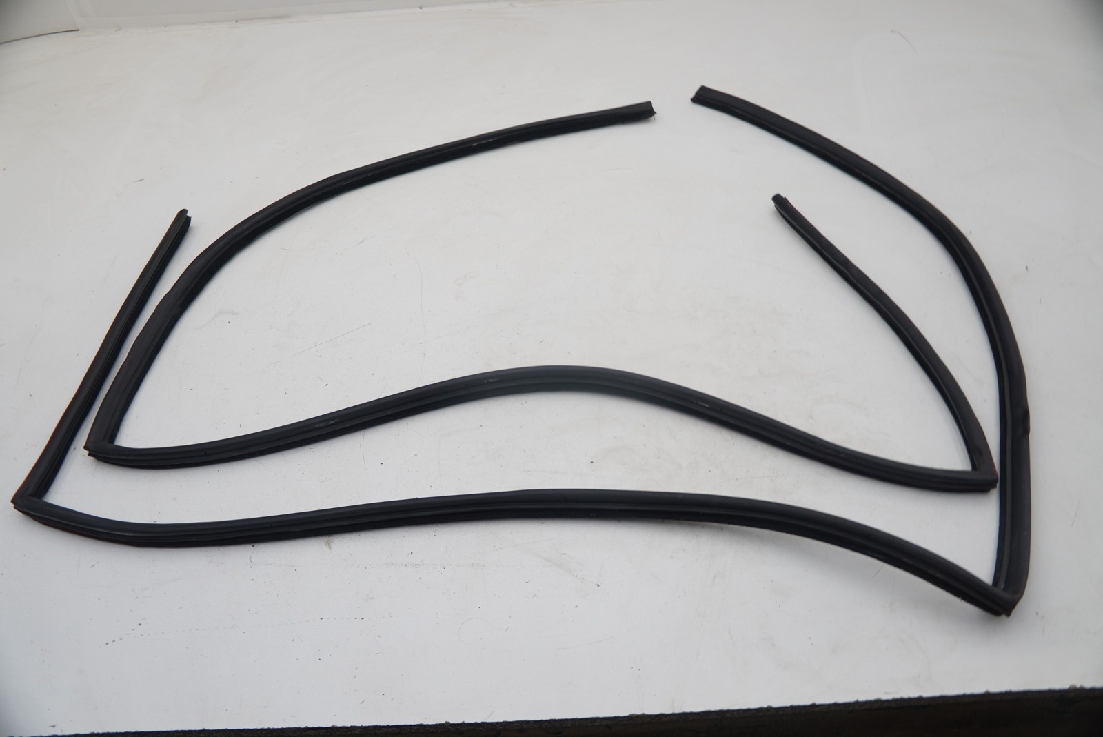 Front Weather Strip Seal Gasket Edge Protection Ferrari Mondial Cabriolet 1985