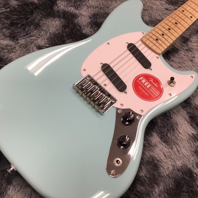 Squier by Fender Sonic Mustang Daphne Blue: Easy-to-handle short