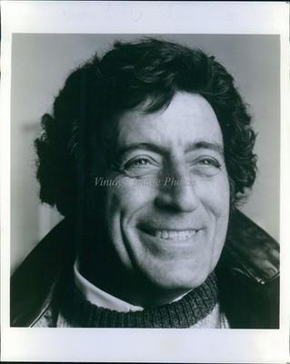 Tony Bennett Smiling Musician Close Up Portrait Photo 8x10