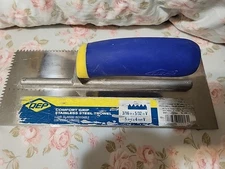 ⚠️QEP Comfort Grip Pro Preferred 3/16" In X 5/32" V Stainless Steel Trowel 49917