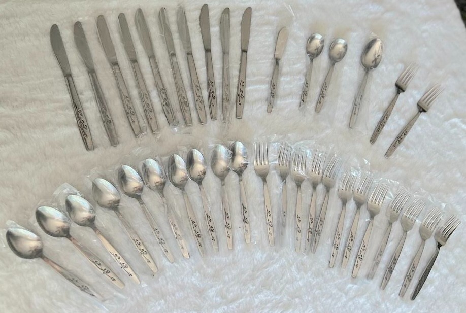 Cubiertos brillantes florales Valencia de acero inoxidable vintage Mid Century Japón 38 piezas