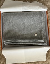 NEW IN BOX/RIBBON HERMÈS Gray-Pearl Wool Cas...