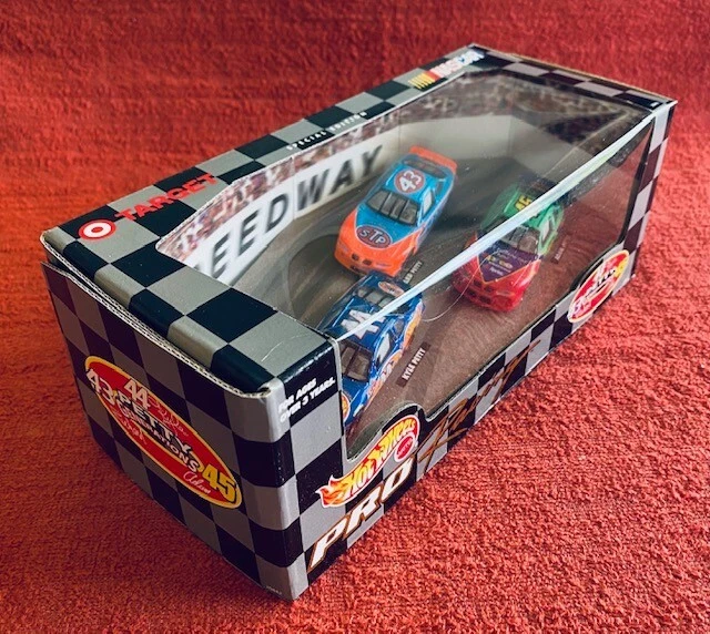 Petty Family 3-car set 1:64 Hot Wheels NASCAR diecast - Image 3 of 4