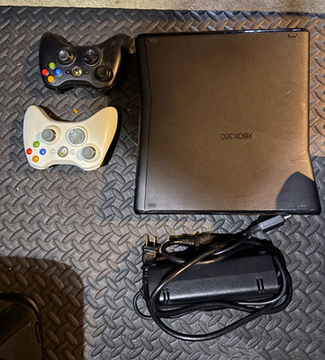 Microsoft Xbox 360 Console collectors￼Bundle  & 18 Games
