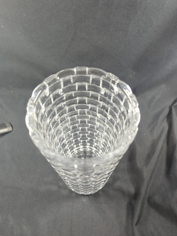 10" Tall Basket Weave Woven Interlaced Design Cylinder Crystal Glass Vase Unique - Image 4 of 4