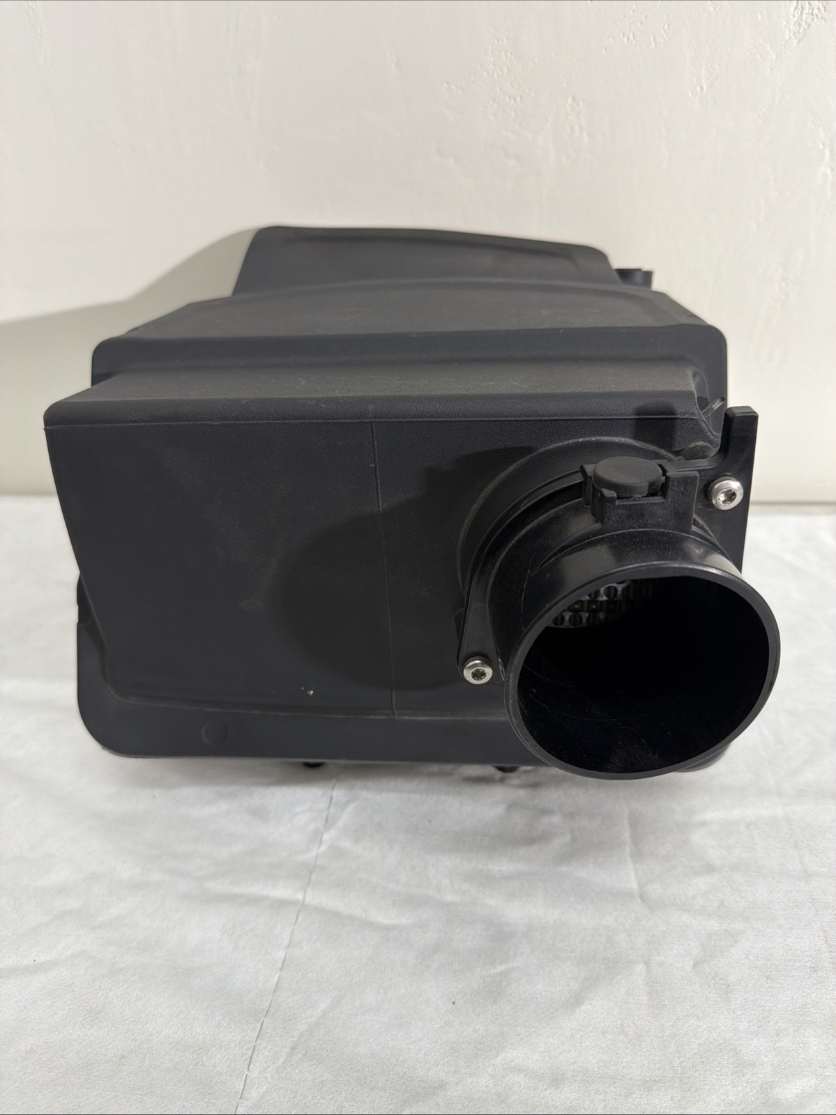 Aston Martin Vantage 2018-2023 Right Air box top P/N KY6352080AA