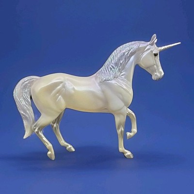 BREYER Reeves Sarafina Unicorn White Silver Purple Glitter Classic Series