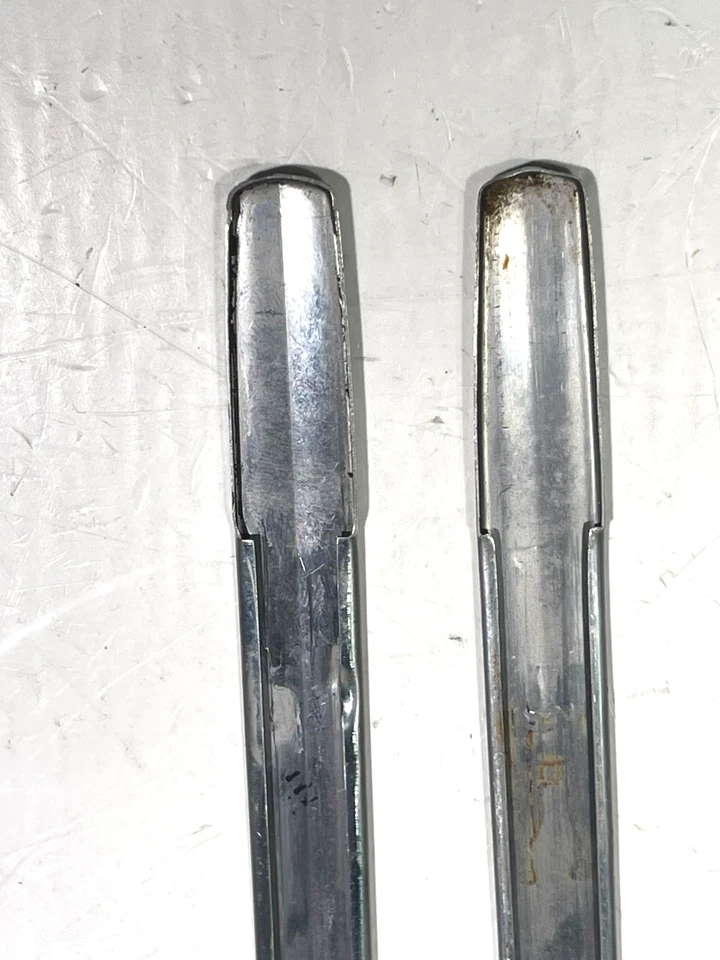 Harley Panhead Hydra Glide front fender side trim strips with clips 1949-1956 Foto 4 de 4