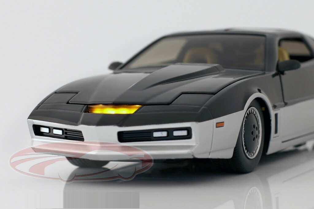 ミニカー 1:24 KNIGHT RIDER K.A.R.R. with Lights 1:24 Knight Rider™ K.A.R.R. w/Working LED Strobe Light