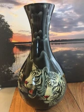The Vaase Vase Gorgeous White Tiger Design Made In Vietnam  12  1/2”H  EUC !