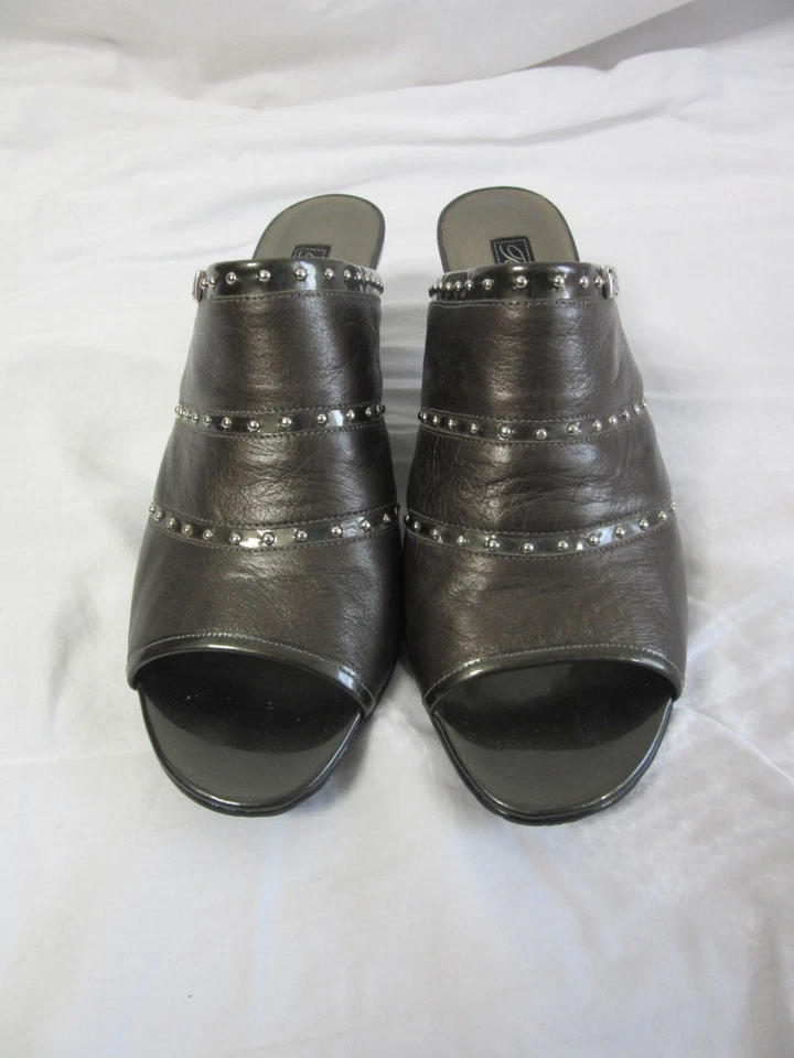 Sandalias Brighton Teri Peltre Napa y Charol Punta Abierta Tacones Mula Talla 9.5M Foto 3 de 4