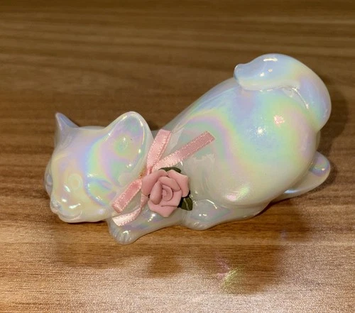 Fenton Pearly Sentiment Iridescent Crouching Kitty Cat Figurine with Flower Bow