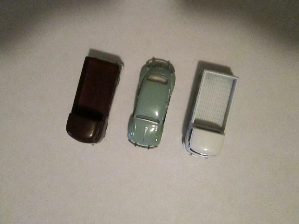 Volkswagen Toy Johnny Lightning Bus Pick Up's & Bug (3) 1/64 - Image 2 of 4