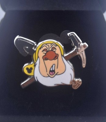 Disney Sneezy - Schneewittchen & die sieben Zwerge Pick & Shovel Pin