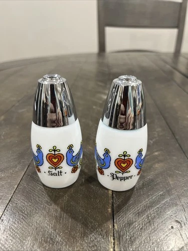 Vtg Gemco Friendship Birds Folk Art Milk Glass Salt & Pepper Shakers Blue