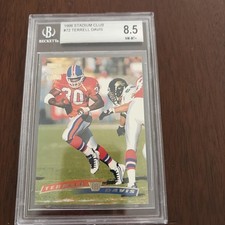 1996 Stadium Club TERRELL DAVIS #72 (RC) BGS 8.5 HOF Denver Broncos. 9 Centering