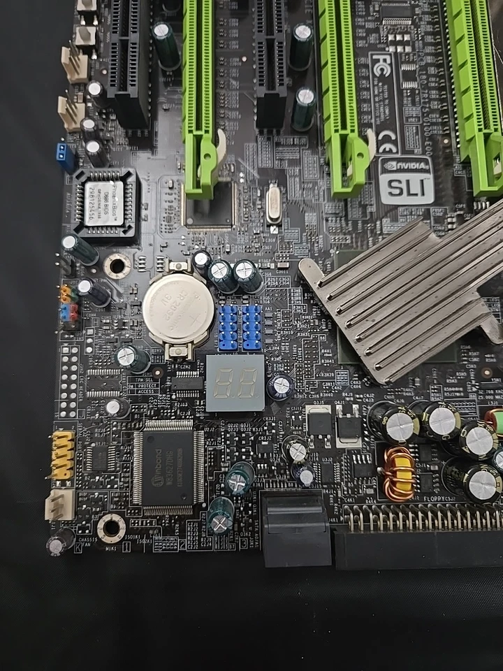 Placa madre NVIDIA NForce 780i SLI LGA 775 Socket con CPU y RAM Foto 4 de 4