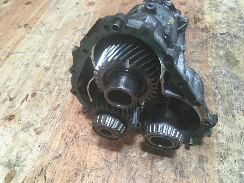 Audi A8 Quattro 2006 4,2 L V8 caja de transferencia de transmisión automática delantera OEM+ Foto 3 de 4