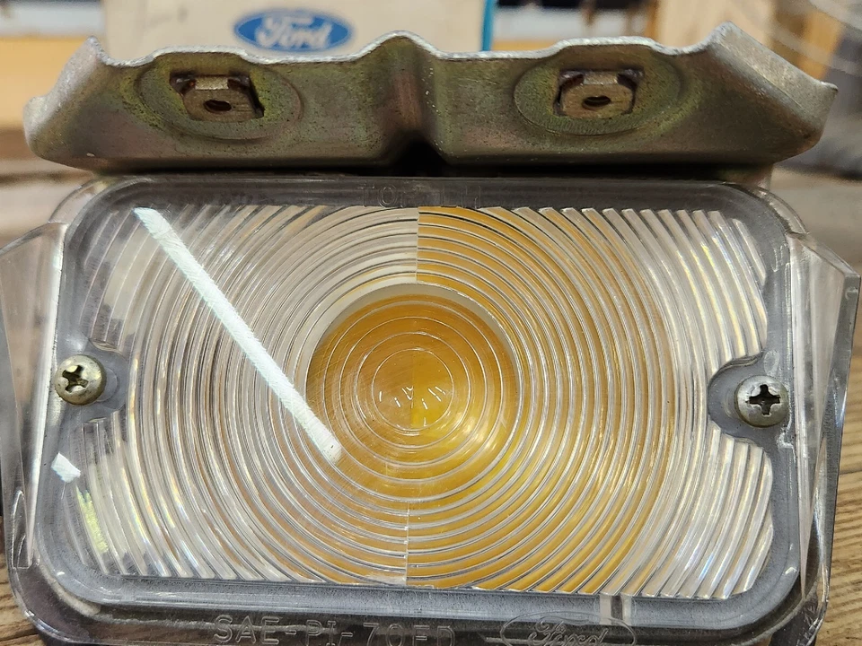 NOS OEM LH Parking Lamp Assembly 1970 Ford Galaxie 500 XL LTD DOAZ-13201-A - Image 3 of 4