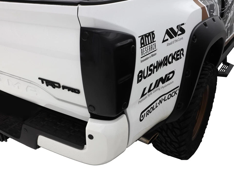 Auto Ventshade (AVS) Tail Light Cover - Fits 2016-2023 Toyota Tacoma Tail Shades Foto 2 de 3