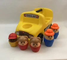 Step 2 Chunky People Bigger School Bus Children's Toy With 5 Toy Figures