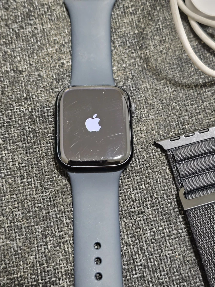 Apple Watch Series 8, photo 3 of 5