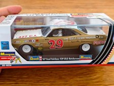 Revell Monogram 85-4836 '67 Ford Fairlane 29 Dick Hutcherson 1/32 slotcar