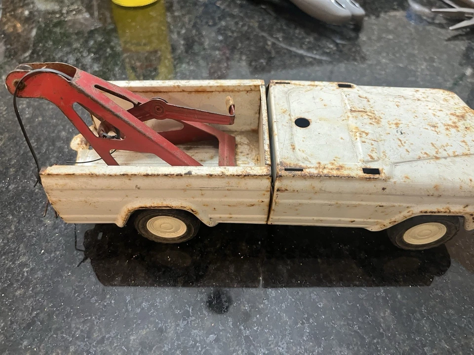 Camioneta grúa Jeep Tonka de colección Foto 2 de 4