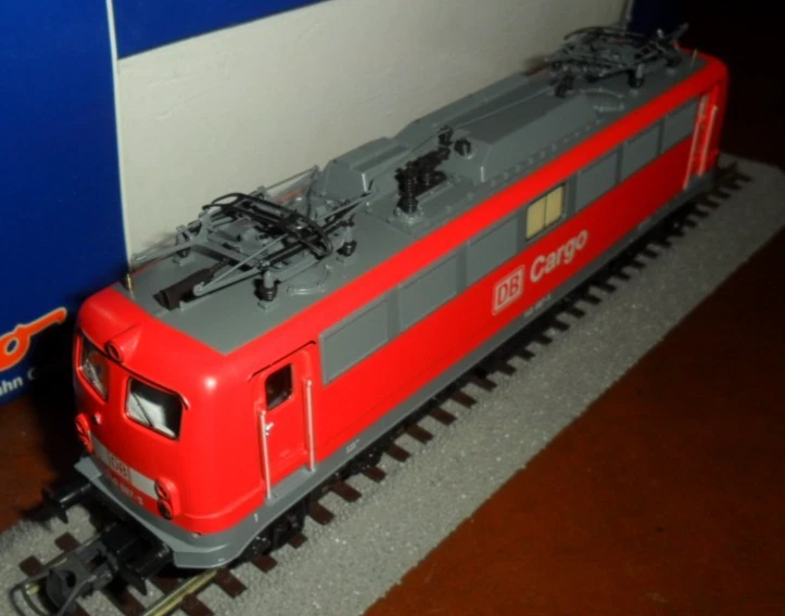 TRENINO ELETTRICO COMPLETO - REGALO NATALIZIO - TRENO MERCI + CIRCUITO - NUOVO - Immagine 2 di 4