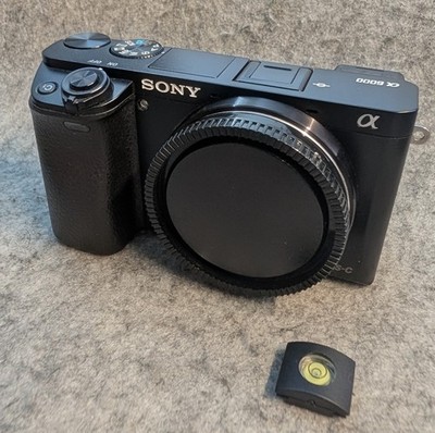 Sony Alpha ILCE-6000 schwarz Gehäuse Topzustand, nur 8500 Auslösungen