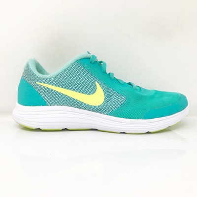 nike performance revolution 3