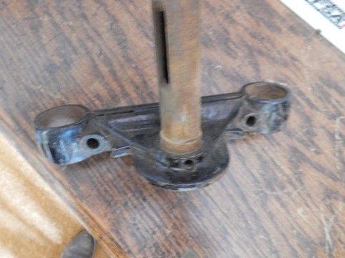 TRIUMPH BOTTOM YOKE BLACK H128-4 REF B2U - Picture 3 of 6